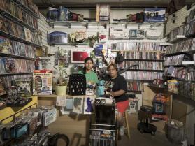 Carolina Mendoza and Elsa Ramirez, Pendergrass Flea Market, Pendergrass, GA, 2014 (American Flea series)